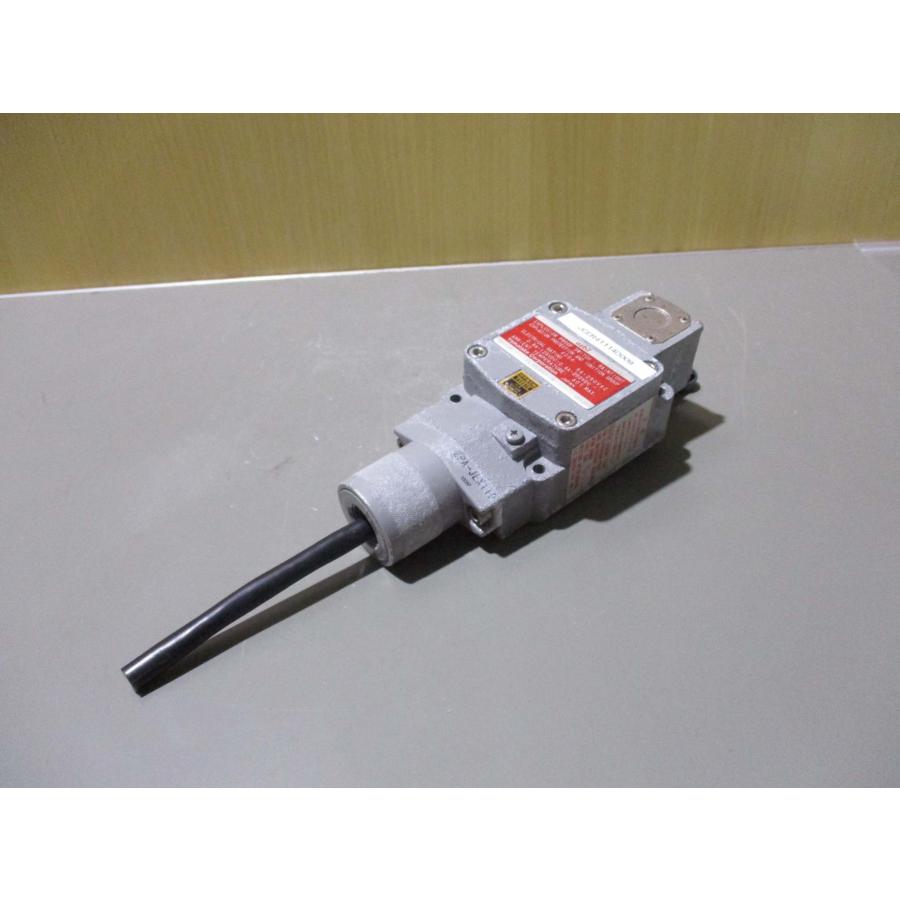 中古 AZBIL 1LX5001-Rタテ形防爆リミットスイッチ(JCER41114D009 中古 AZBIL 1LX5001-Rタテ形防爆リミットスイッチ(JCER41114D009