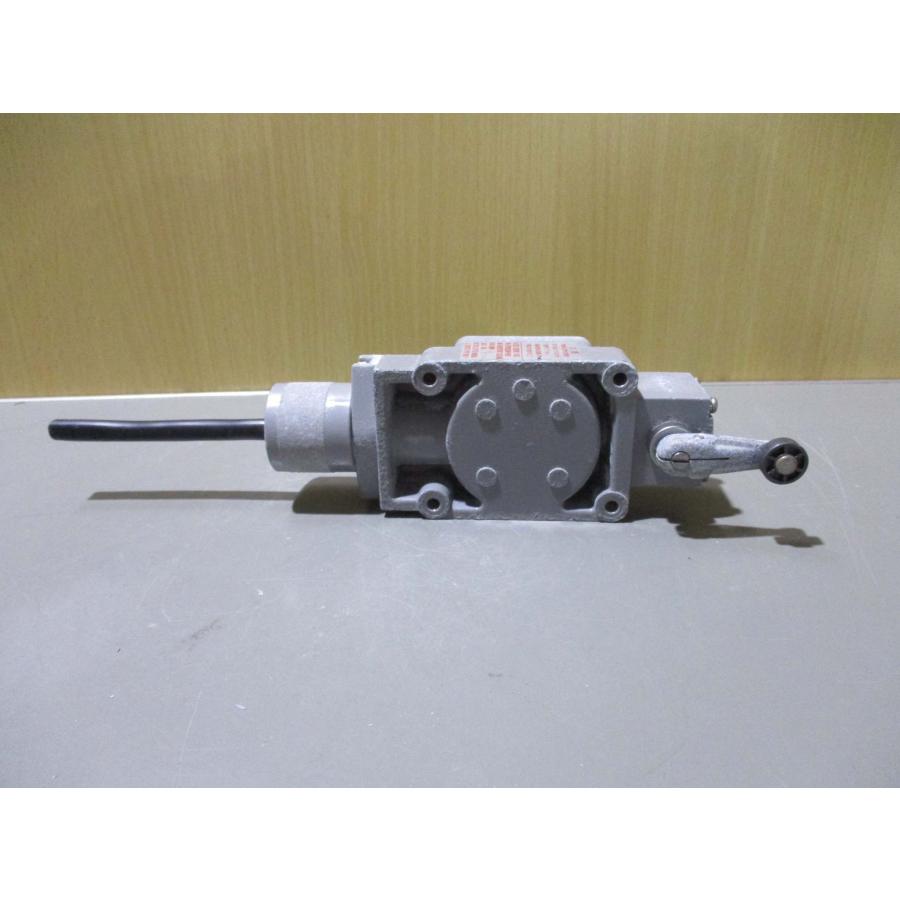 中古 AZBIL 1LX5001-Rタテ形防爆リミットスイッチ(JCER41114D009 中古 AZBIL 1LX5001-Rタテ形防爆リミットスイッチ(JCER41114D009