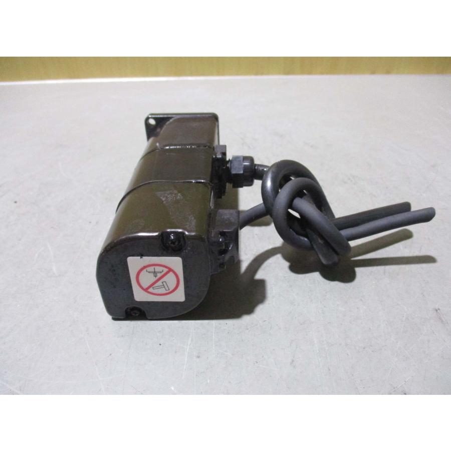 中古YASKAWA 安川電機 サーボモータ SGMAJ-A5C1A-HL11(KBUR41125C071