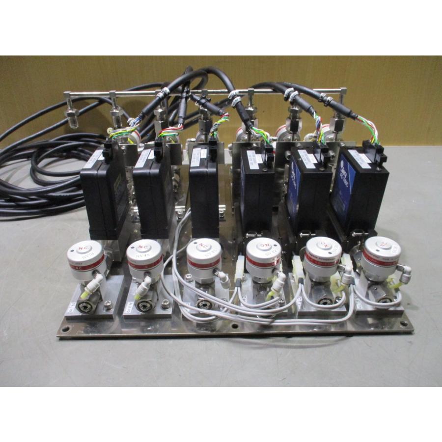 中古 Aera FC-770AC マスフローコントローラーユニット 6連構成 ガス流量制御ユニット TYPE:N.C. 18個 (MAJR80309A009)の画像