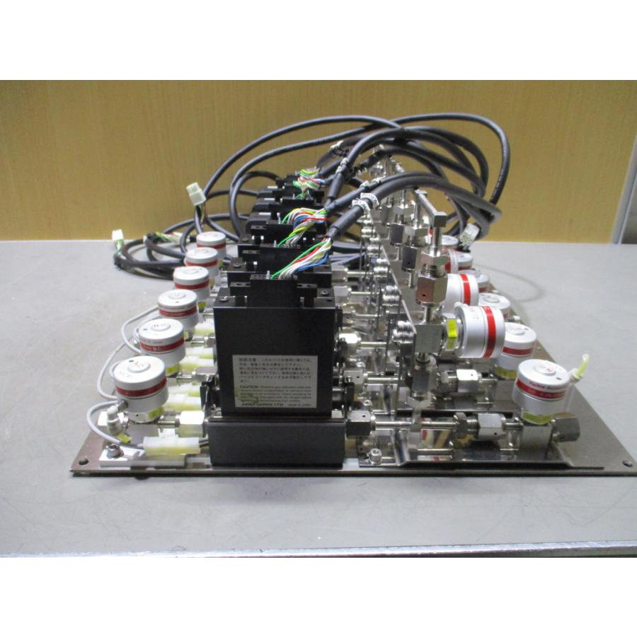 中古 Aera FC-770AC マスフローコントローラーユニット 6連構成 ガス流量制御ユニット TYPE:N.C. 18個 (MAJR80309A009)の画像