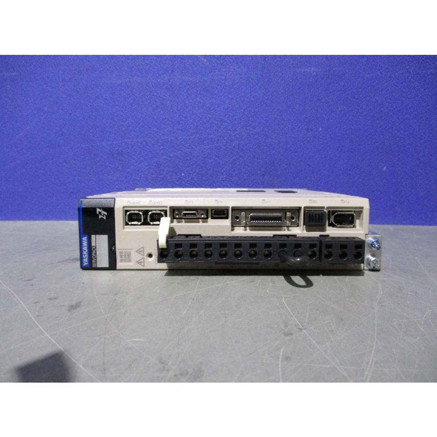 新古YASKAWA SERVOPACK MODEL SGD7S-1R6A20A(NADR60318C026