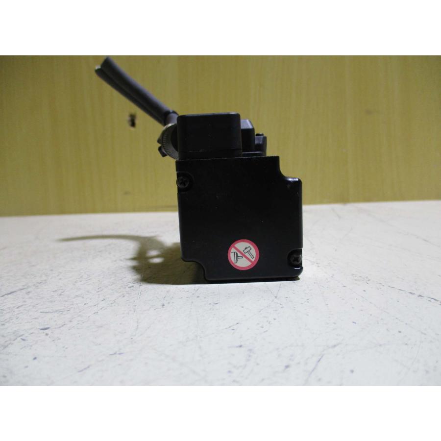 中古 KEYENCE AC SERVO MOTOR SV2-M010AS サーボモーター 100W 中古 KEYENCE AC SERVO MOTOR SV2-M010AS サーボモーター 100W