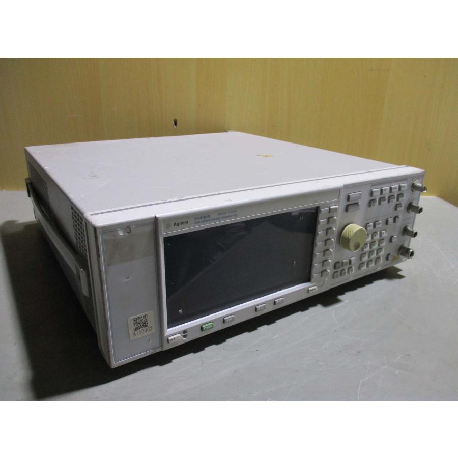 中古 AGILENT E4400B?ESG SERIES SIGNAL GENERATOR 250kHz-1.0GHz 通電