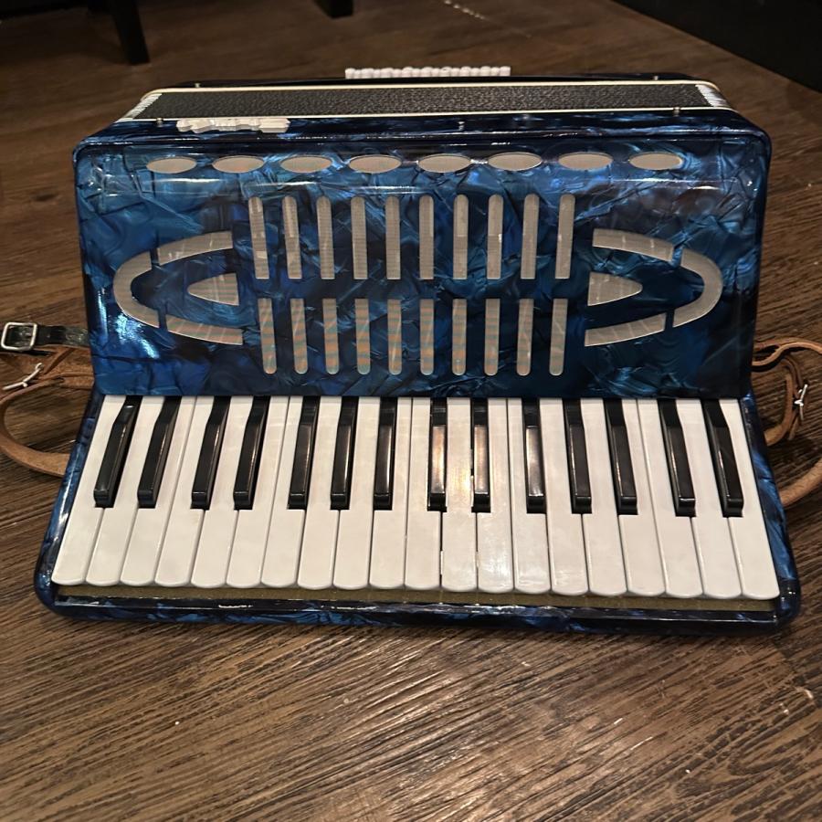 TOMBO(楽器) Tombo No.241 34鍵盤 24ベース Accordion トンボ TOMBO(楽器) Tombo No.241 34鍵盤 24ベース Accordion トンボ