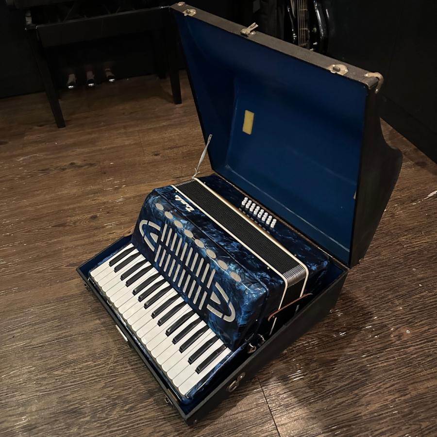 TOMBO(楽器) Tombo No.241 34鍵盤 24ベース Accordion トンボ TOMBO(楽器) Tombo No.241 34鍵盤 24ベース Accordion トンボ