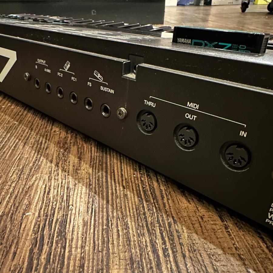 YAMAHA Yamaha DX7-IID Synthesizer シンセサイザー キーボード YAMAHA Yamaha DX7-IID Synthesizer シンセサイザー キーボード