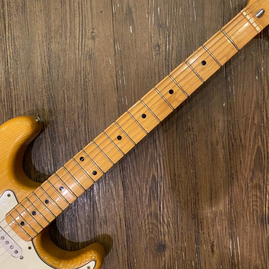 El Maya artist model Stratocaster 1970s Vintage Model White El Maya artist model Stratocaster 1970s Vintage Model White