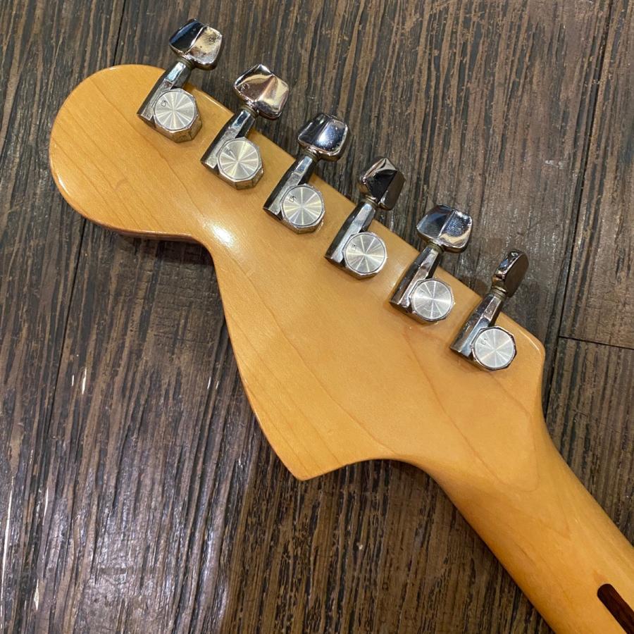 El Maya artist model Stratocaster 1970s Vintage Model White El Maya artist model Stratocaster 1970s Vintage Model White