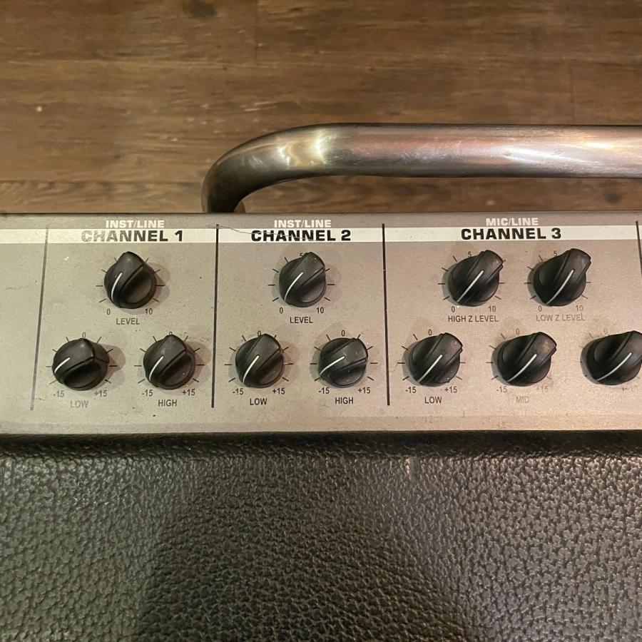 Peavey KB4 Keyboard Amplifier ピーヴィー キーボードアンプ