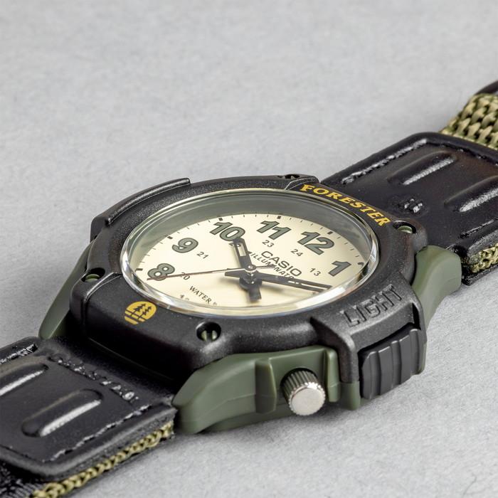 カシオ時計☆CASIO 人気のミリタリーファッション 腕時計 黒 カーキ☆ カシオ ソーラー電池防水ミリタリーウオッチ(カーキ): メンズ