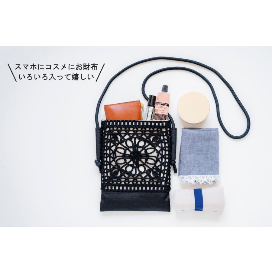 コード刺繍サコッシュ【Cooderia】軽量 縦型 コンパクト 内ポケット