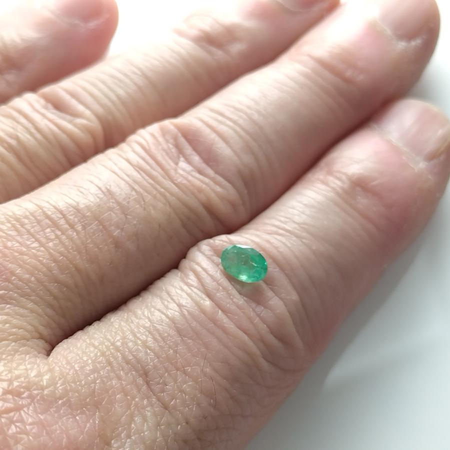 エメラルド ルース 天然石 AA++ オーバルカット 約6×4mm 約0.44ct ブラジル産 宝石質 穴なし 裸石 5月誕生石 アクセサリーパーツ ハンドメイドの画像