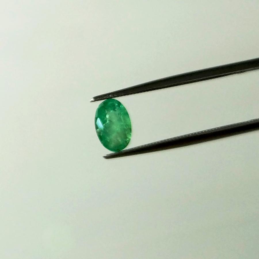 エメラルド ルース 天然石 AA++ オーバルカット 約6×4mm 約0.44ct ブラジル産 宝石質 穴なし 裸石 5月誕生石 アクセサリーパーツ ハンドメイドの画像