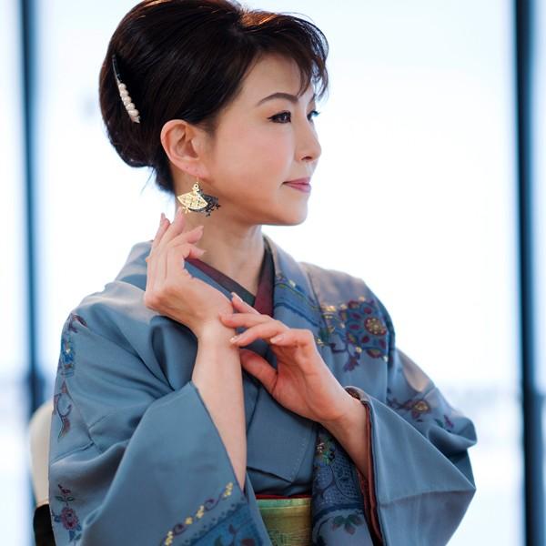 和風ピアス KIRIE BIJOU 茜 （あかね） 金箔 黒漆塗 超軽量 フック ドロップ 揺れる 着物 浴衣 和装 上品 おしゃれ レディース 誕生日プレゼント 母の日 ギフトの画像
