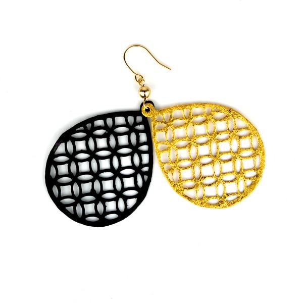 和風ピアス KIRIE BIJOU 梓 （あずさ） 金箔 黒漆塗 超軽量 フック ドロップ 揺れる 着物 浴衣 和装 上品 おしゃれ レディース 誕生日プレゼント 母の日の画像