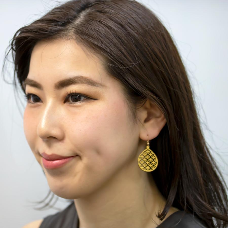 和風ピアス KIRIE BIJOU 梓 （あずさ） 金箔 黒漆塗 超軽量 フック ドロップ 揺れる 着物 浴衣 和装 上品 おしゃれ レディース 誕生日プレゼント 母の日の画像