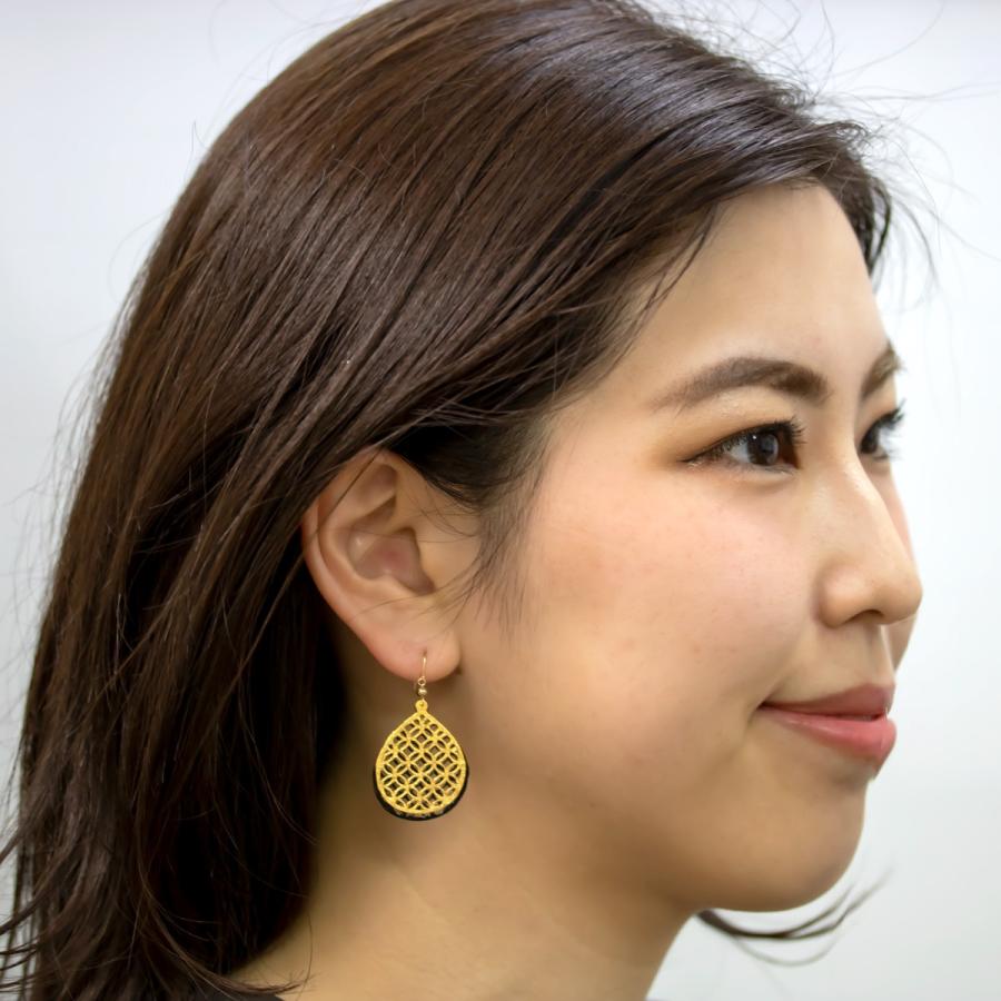 和風ピアス KIRIE BIJOU 梓 （あずさ） 金箔 黒漆塗 超軽量 フック ドロップ 揺れる 着物 浴衣 和装 上品 おしゃれ レディース 誕生日プレゼント 母の日の画像