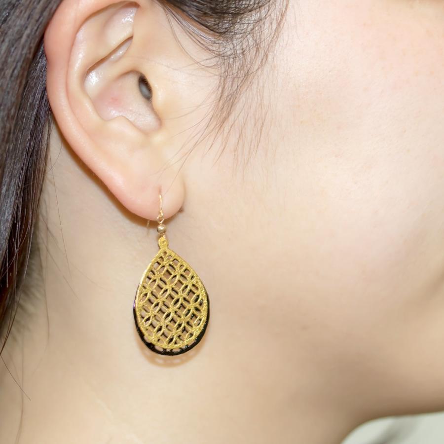和風ピアス KIRIE BIJOU 梓 （あずさ） 金箔 黒漆塗 超軽量 フック ドロップ 揺れる 着物 浴衣 和装 上品 おしゃれ レディース 誕生日プレゼント 母の日の画像