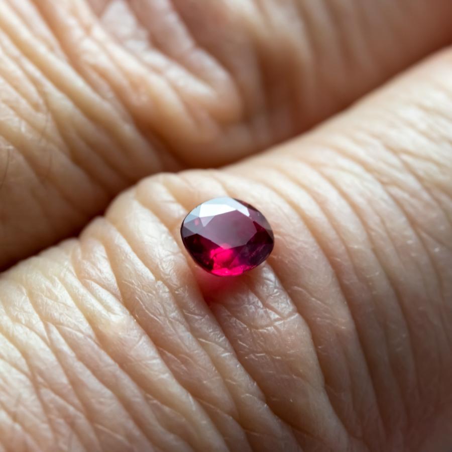 ルビー 宝石ルース 裸石 天然石 ルースストーン 紅玉 パワーストーン ７月誕生石 0.445ct (2-44) |  | 07