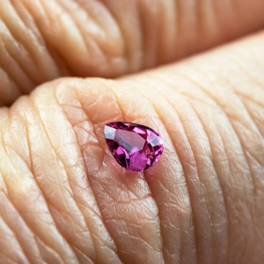 ルビー 宝石ルース 裸石 天然石 ルースストーン 紅玉 パワーストーン ７月誕生石 0.315ct (2-52) |  | 06