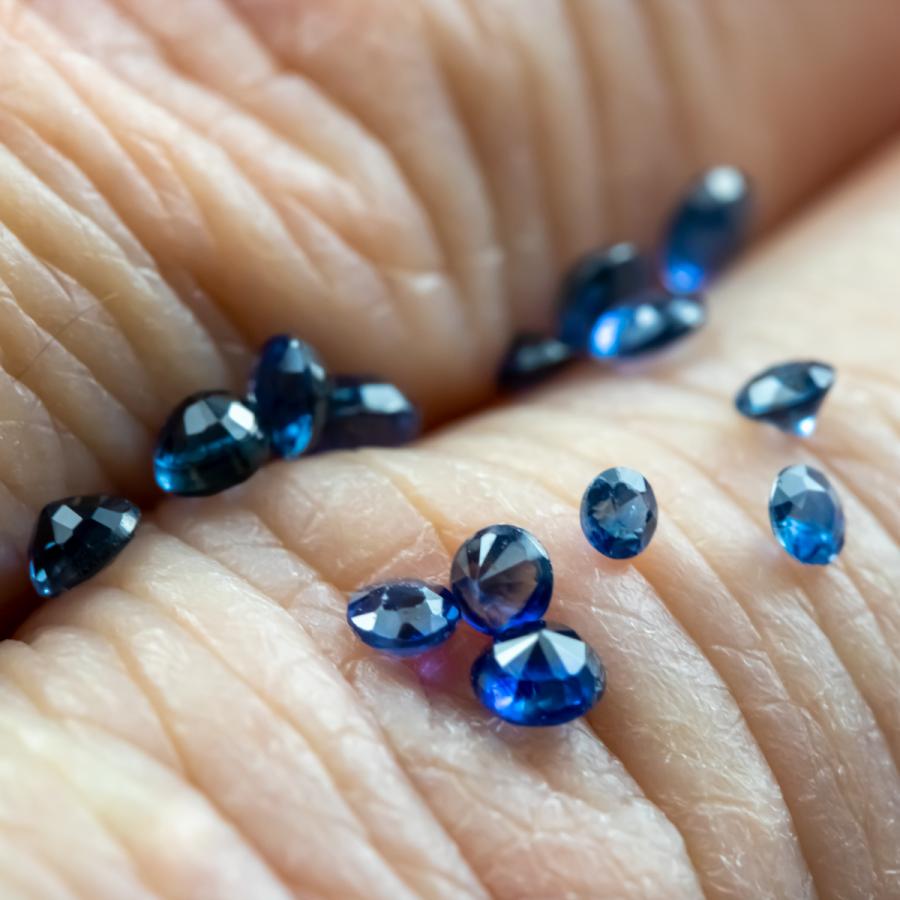 ネゴラ 誕生石シリーズ サファイア サファイア 結晶 原石 2.5ct ルース 天然石 9月 誕生石 trg261