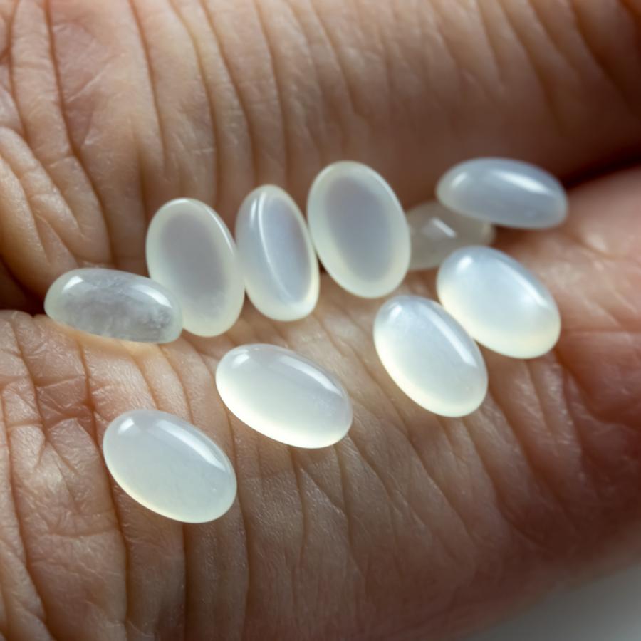 ホワイトムーンストーン 天然石 宝石ルース 裸石 6×4mm 10個セット AAA パワーストーン カラーストーン アクセサリーパーツ 6月誕生石 (20-2) |  | 10