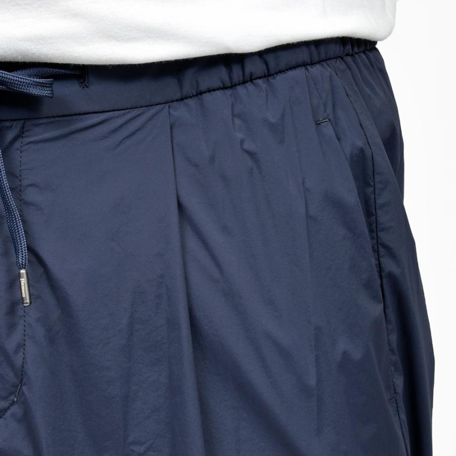 【SALE30】HERNO（ヘルノ）RESORTリゾート ストレッチナイロン1プリーツシャーリングパンツ PT00002UR-12431SZ ...