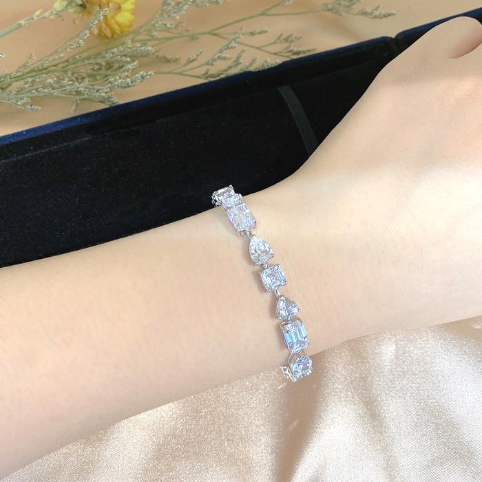 エタニティブレスレット レディース 超豪華19粒 計20.75カラット プラチナ仕上げ シルバー925  プレゼント女性 彼女 記念日 誕生日の画像