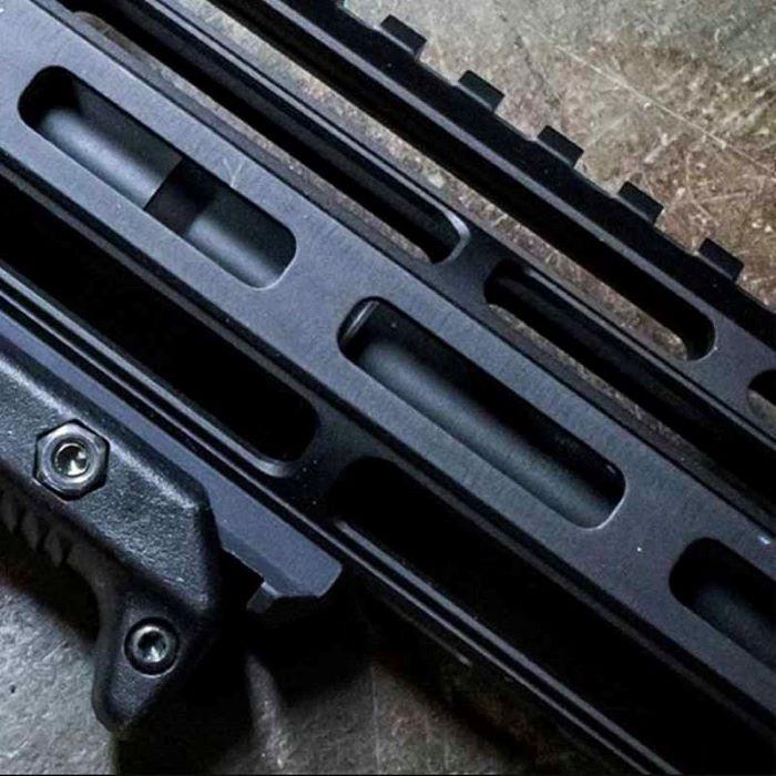 実物パーツ HERA ARMS AR-15 M4 IRS M-Lok ハンドガード 9インチ 実物パーツ HERA ARMS AR-15 M4 IRS M-Lok ハンドガード 9インチ