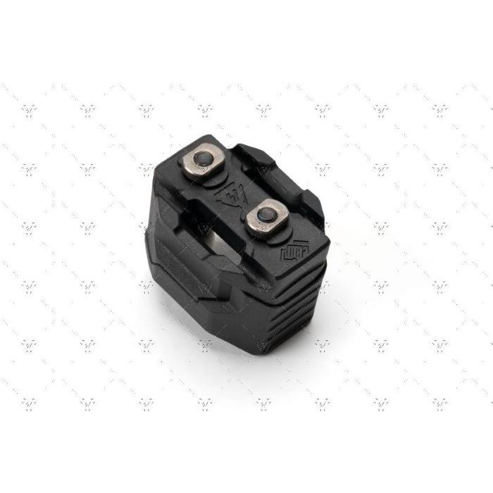 Strike Industries Stacked Angled Grip ケーブルマネジメント M-LOK