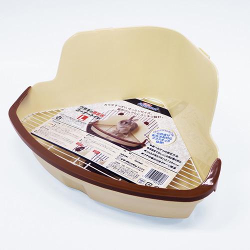 ドギーマン ウサギの固定式コーナートイレ L （うさぎ用トイレタリー用品）【ネコポス不可】｜guruguru-cosme