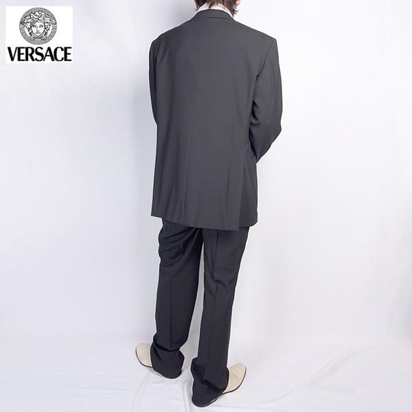 匿名配送 ヴェルサーチ VERSACE メンズ スーツ セットアップ フラップポケット ノッチドラペル3つボタンジャケットスーツ ブラック 黒 【HOV2071940785】(73128円)