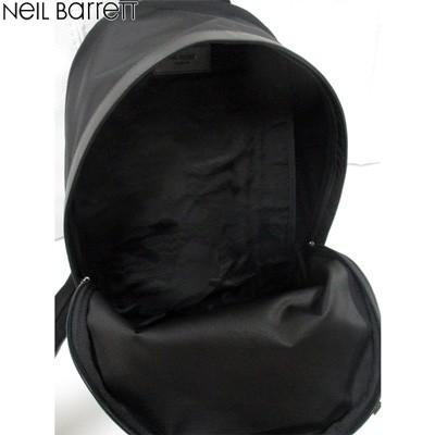 ニールバレット Neil Barrett メンズ 鞄 バックパック リュック ロゴ ユニセックス可  サンダーボルトプリント・ロゴ付きポケット付きバックパック 黒 (R105800)