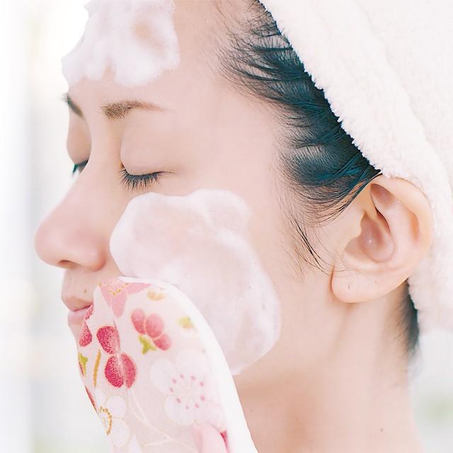 シルク パフ シルク100% 洗顔 毛穴 黒ずみ 角質 角栓 ケア シミ シワ