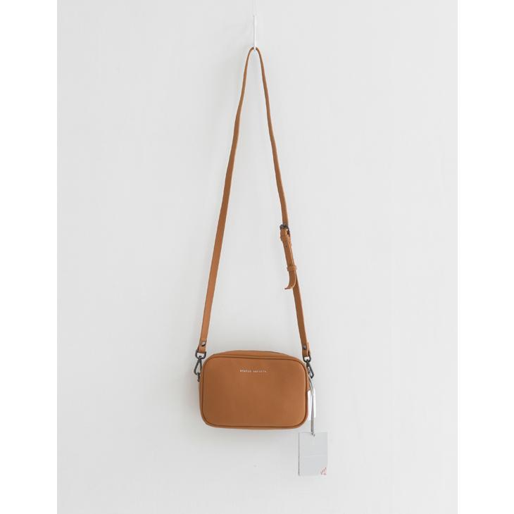 SALE セール】STATUS ANXIETY | PLUNDER (tan) ショルダーバッグ 