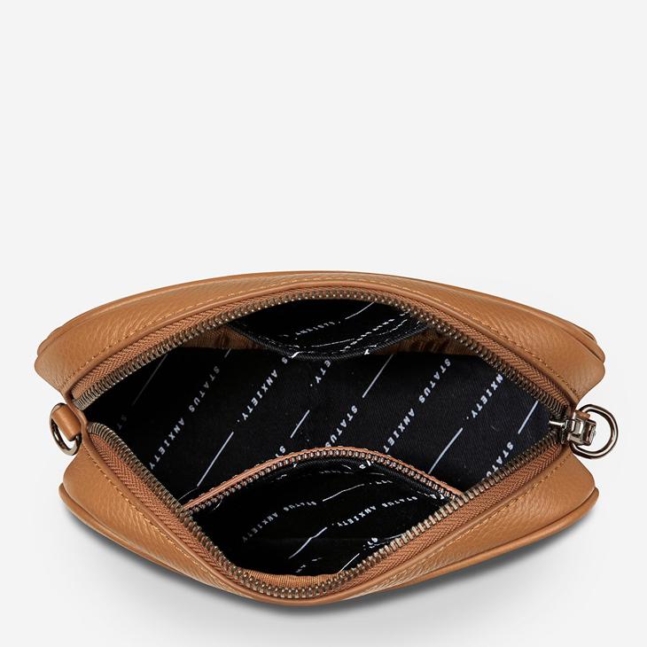 SALE セール】STATUS ANXIETY | PLUNDER (tan) ショルダーバッグ 