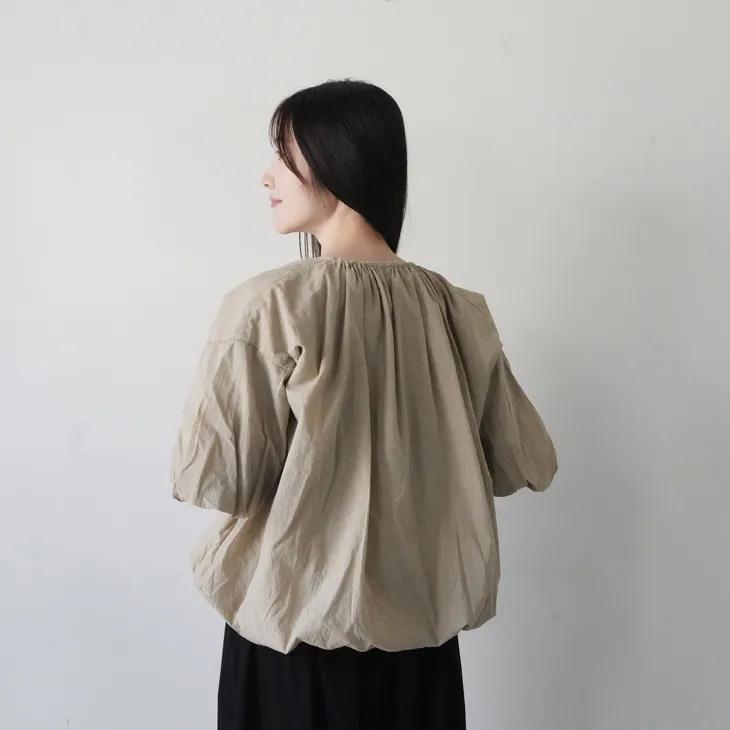 FACTORY (ファクトリー) | 綿ローン パラシュートブラウス (硫化ベージュ) size 2 | ギャザー バルーン袖 26SS 春夏の画像