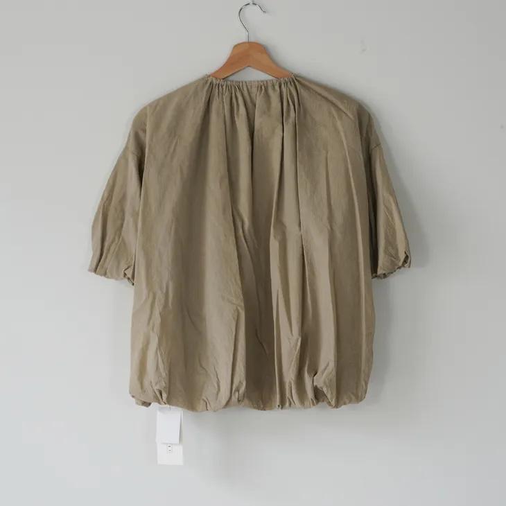 FACTORY (ファクトリー) | 綿ローン パラシュートブラウス (硫化ベージュ) size 2 | ギャザー バルーン袖 26SS 春夏の画像