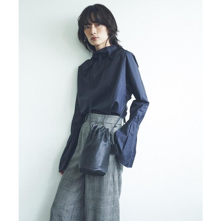 美品*REN キャニスターボトル レザー 巾着 ショルダー バッグ ブラック REN】《巾着バッグ》シンプルで合わせやすいレザー素材の斜めがけバッグ。