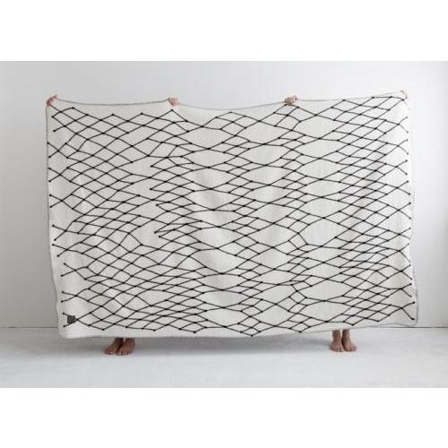 bastisRIKE | THE GRID - COTTON BLANKET (black and white) 白黒