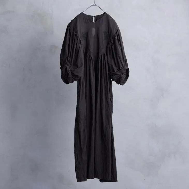 the last flower of the afternoon |うすれかけた記憶 Embroidered yoke dress (black) | ザラストフラワーオブジアフターヌーン