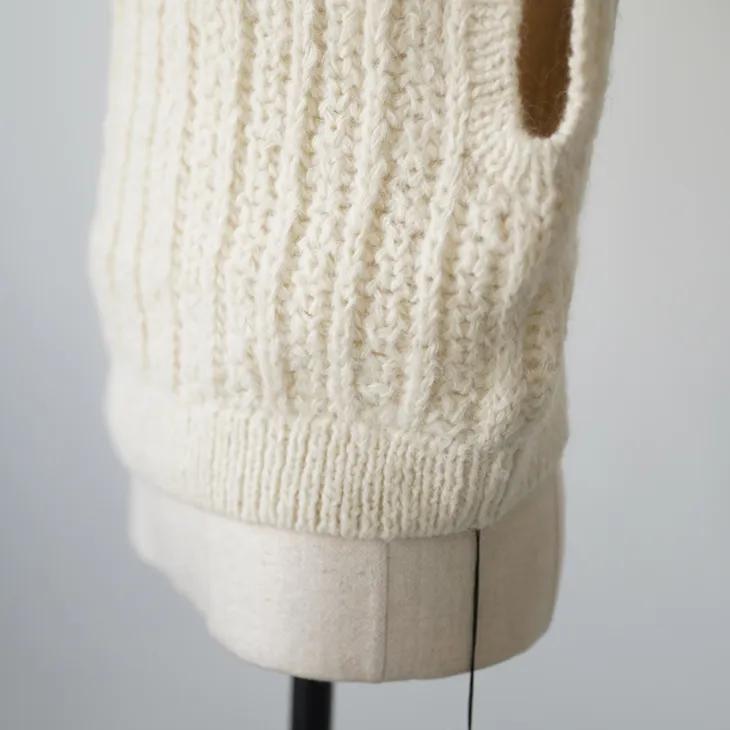 utilite (ユティリテ) | 手編みニットベスト (オフシロ) 25AW ペルー