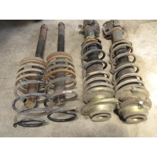 モコ UM-MG21S ストラット1台分セットの画像