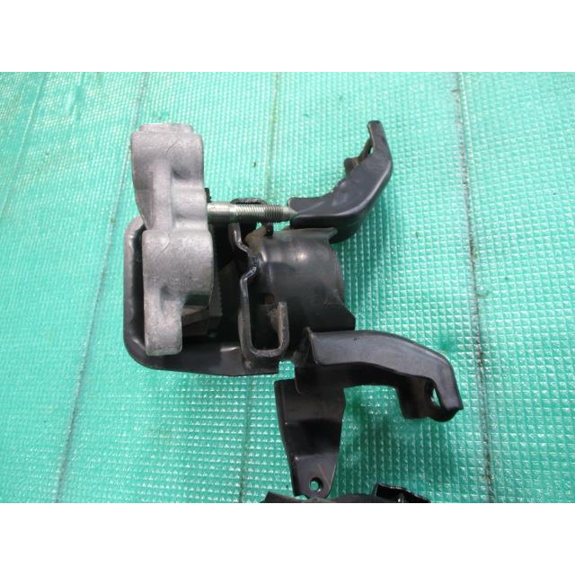 プリウス DAA-ZVW30 エンジンマウント/ATマウントセット : 株式会社