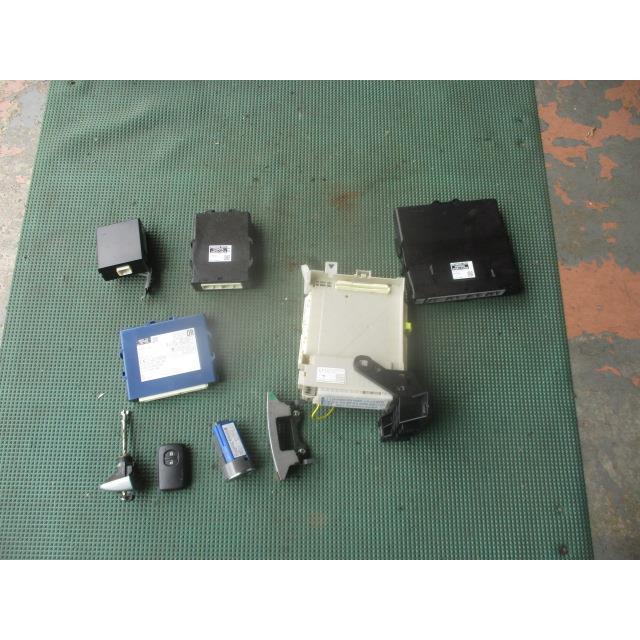 プリウス DAA-ZVW30 エンジンコンピューター 画像分セット : 株式会社