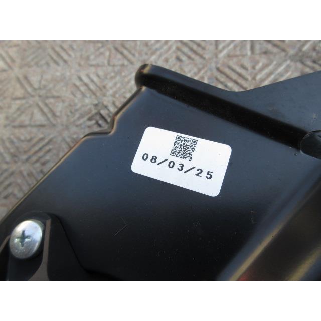 ヴォクシー DBA-ZRR70W 左パワースライドドアモーター : 株式会社萩尾