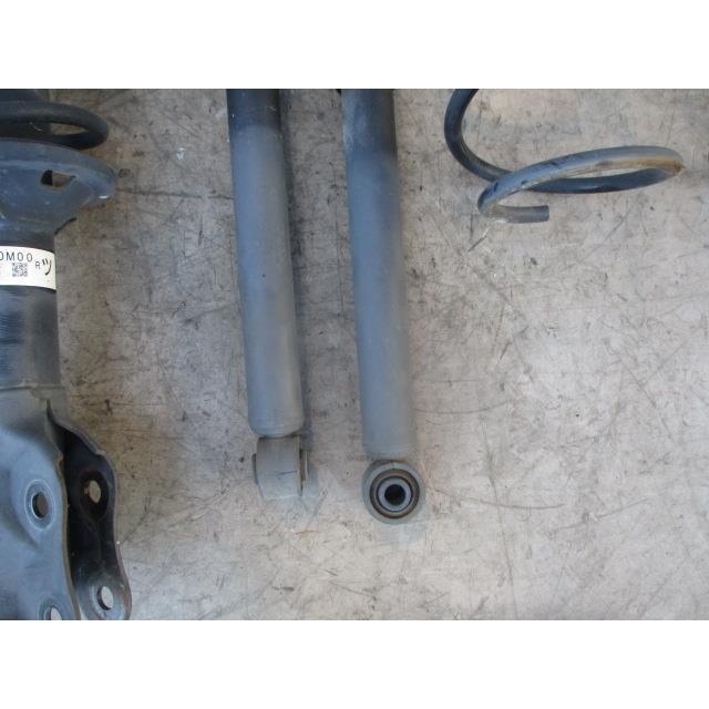 ＭＲワゴン DBA-MF33S ショックサス1台分セットの画像