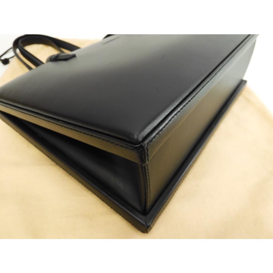 LOEWE 黒 レザー エナメル ハンドバッグ LOEWE 黒 レザー エナメル