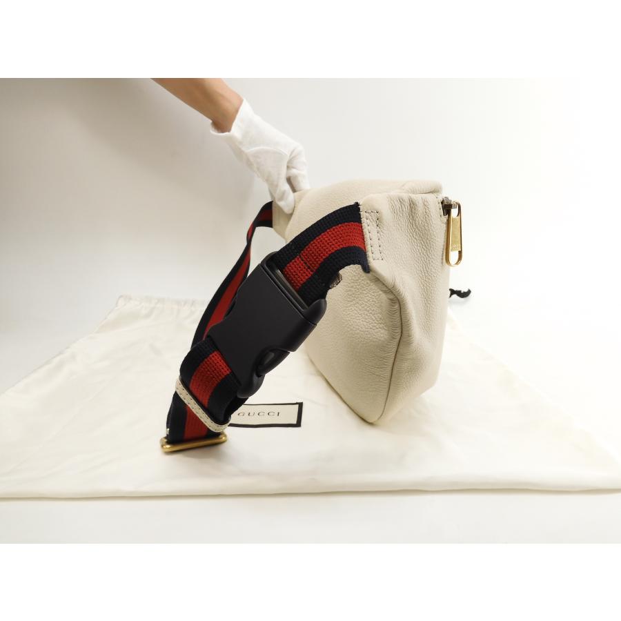 GUCCI ロゴ　ボディバック Gucci クロスボディバッグ GGロゴプリント レザー白